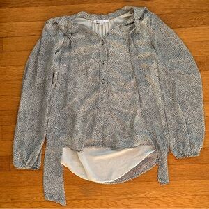 Size M DR2 black and white blouse